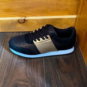 JustFab, Size 6, Black & Gold